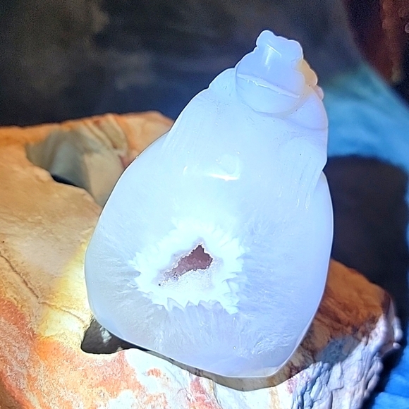 Carved Iguana on Rock Agate Crystal Druzy Prehistoric Lizard Natural Gemstone - Picture 8 of 15